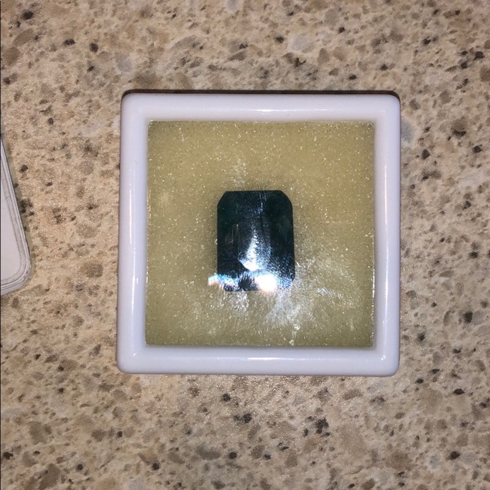 Beautiful Authentic Emerald - Picture 4 of 6